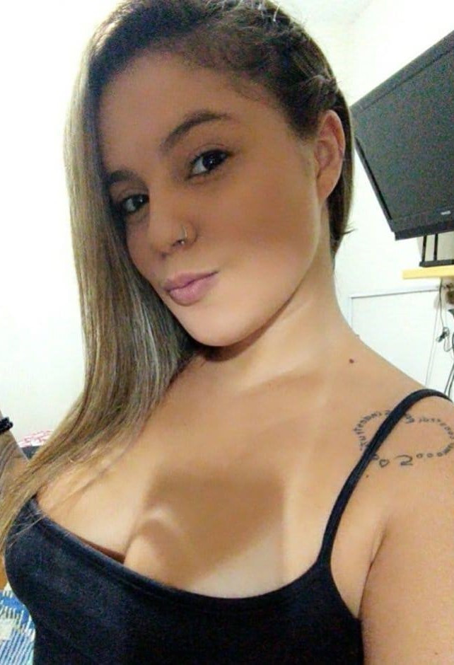 Grosse nympho en manque de bite 